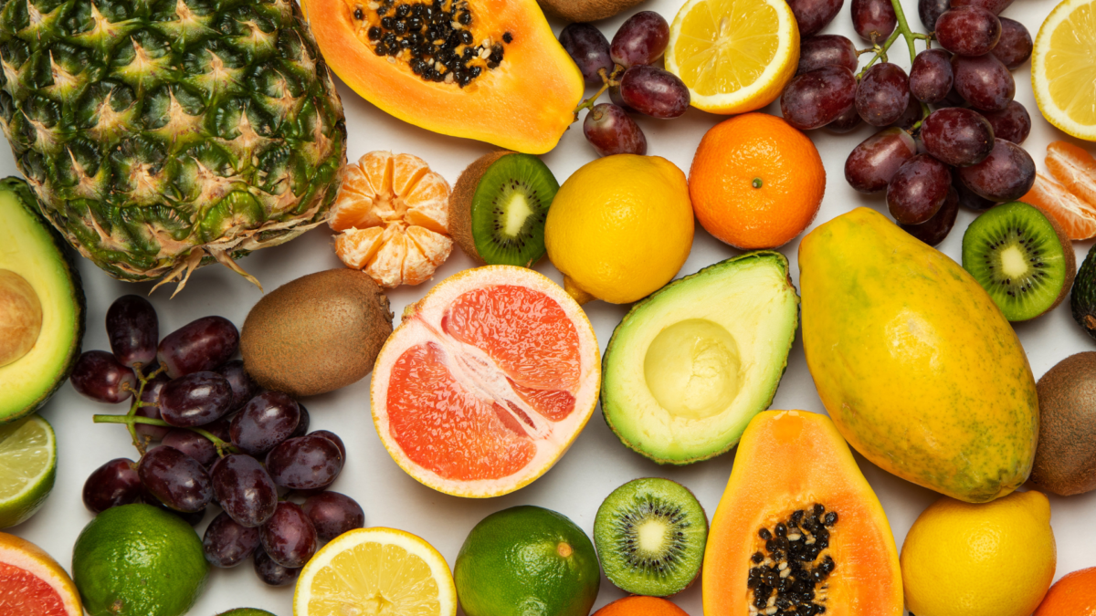 Como continuar consumindo frutas nos dias frios? Nutricionista dá dicas